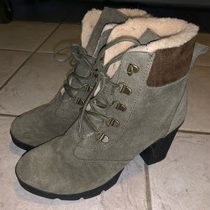 Bearpaw green and brown heeled booties